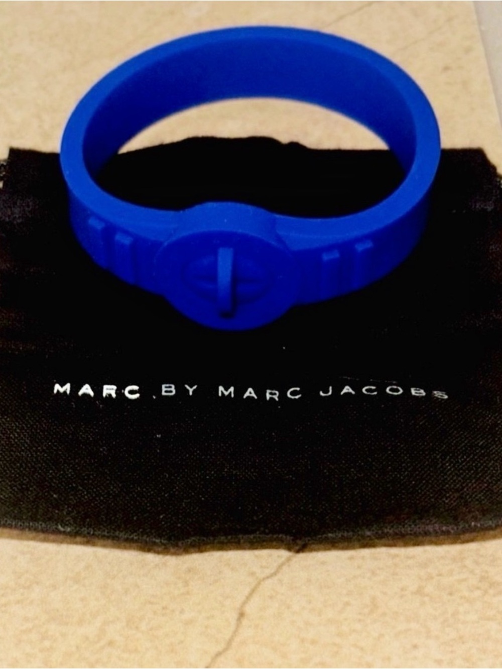 Marc by Marc Jacobs Navy Rubber Turn-lock Bracelet with Dustbag NWOT